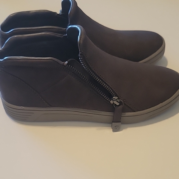 Easy Spirit Slip-On/Zip Up Booties - Picture 3 of 4
